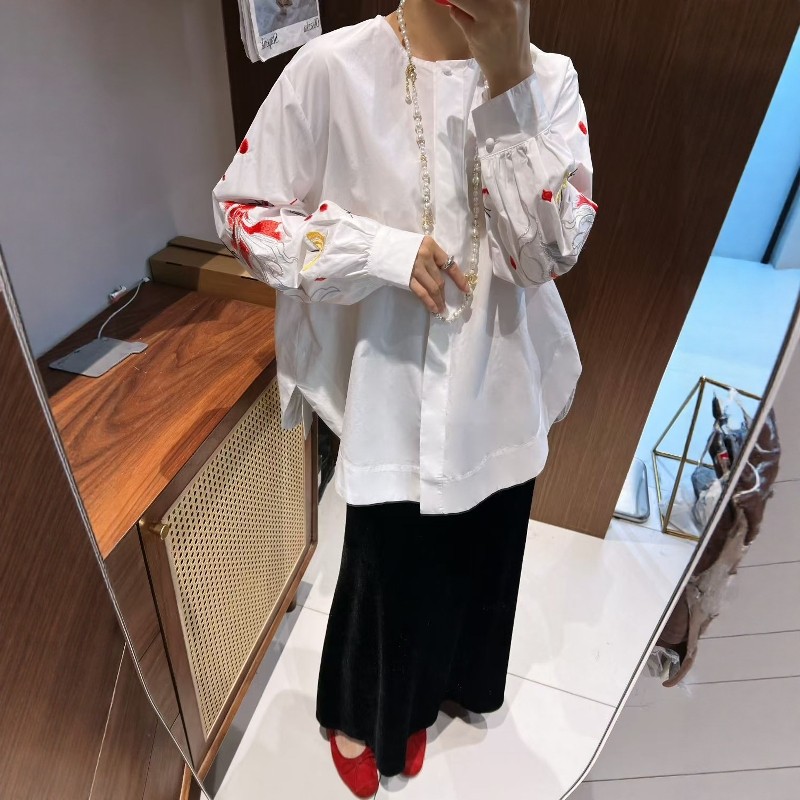 欧洲站2026春款圆领时尚刺绣锦鲤鱼宽松大版休闲气质长袖衬衫上衣,女装/女士精品,毛针织衫,淘宝优惠券,粉丝福利购,淘宝优惠卷