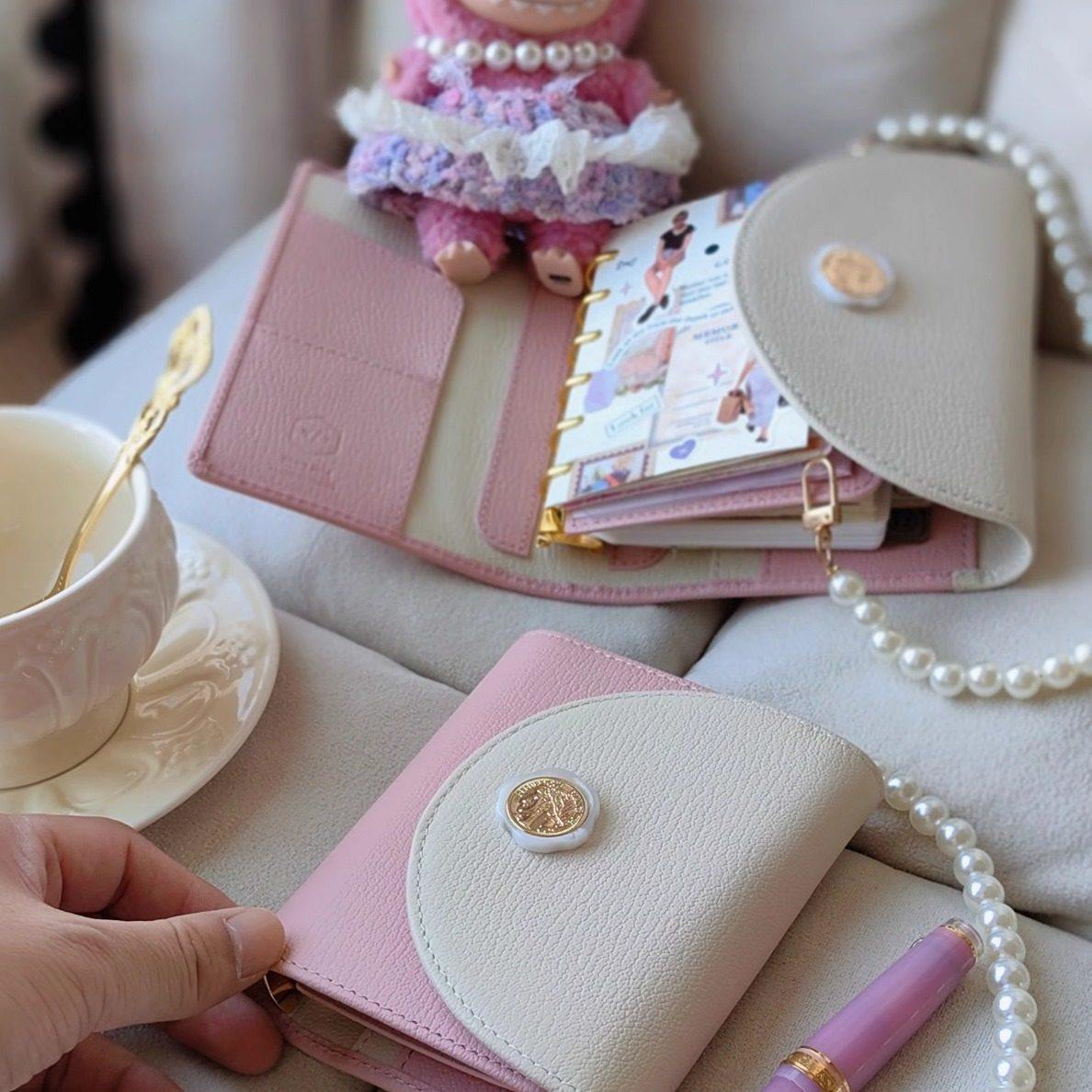 原创落樱真皮法羊平替优雅精致三折款手帐活页定页牛皮法羊纹A6A7,文具电教/文化用品/商务用品,书皮/书衣,淘宝优惠券,粉丝福利购,淘宝优惠卷