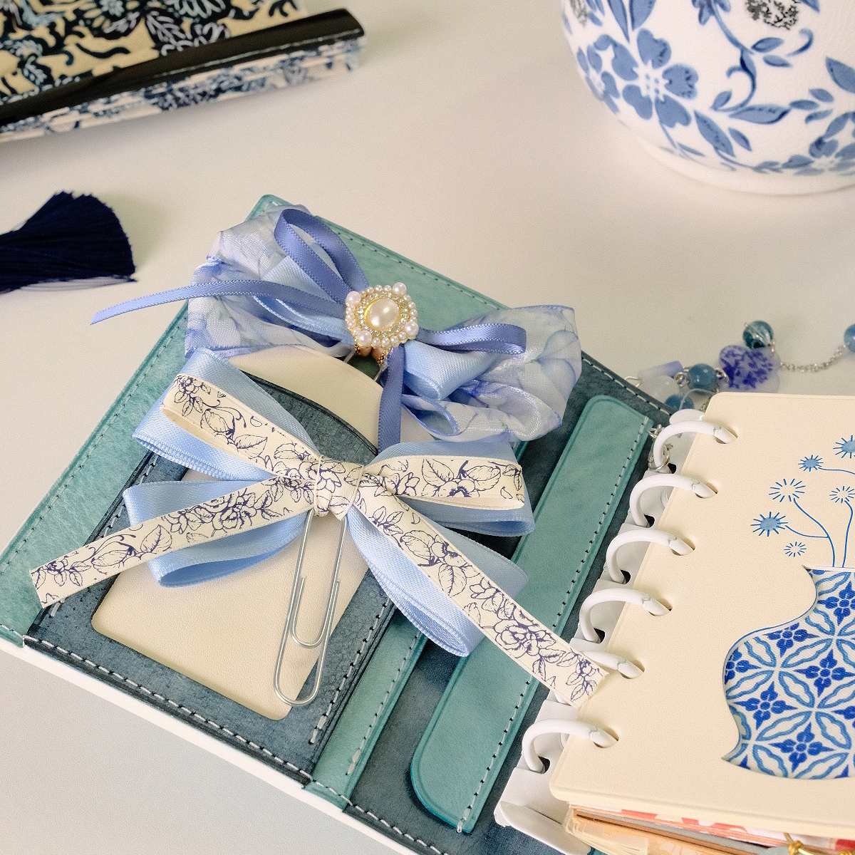 青花瓷蓝色玉兰花雪纺蝴蝶结别针