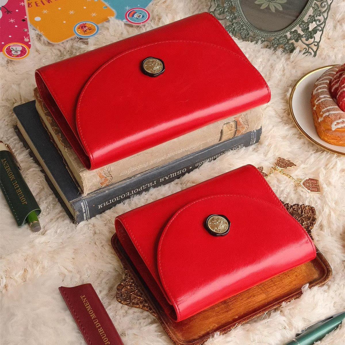 原创现货好运红三折油蜡皮A7A6A5miaA8M5活页手帐欧美风商务本,文具电教/文化用品/商务用品,书皮/书衣,淘宝优惠券,粉丝福利购,淘宝优惠卷