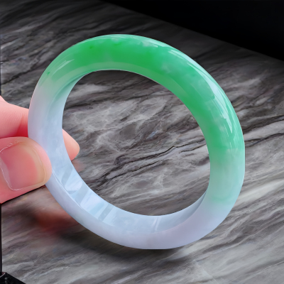 半山水浅阳绿玉镯子珠宝天然翡翠