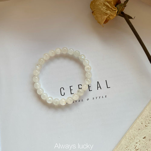 轻奢蓝月光石奶油体守护爱情手串