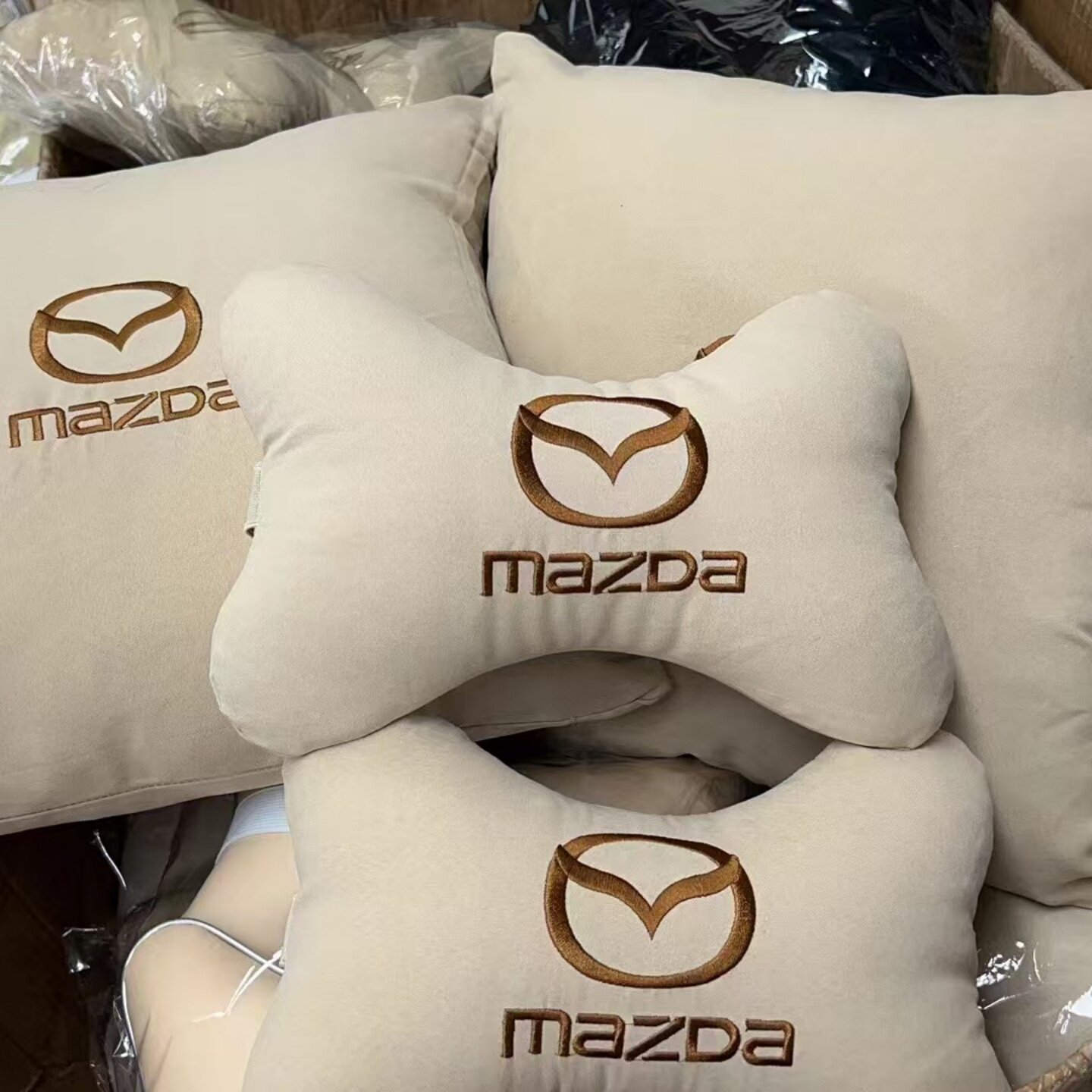 适用于马自达名爵比亚迪三凌雪佛兰埃安车标汽车全棉头枕汽车颈枕