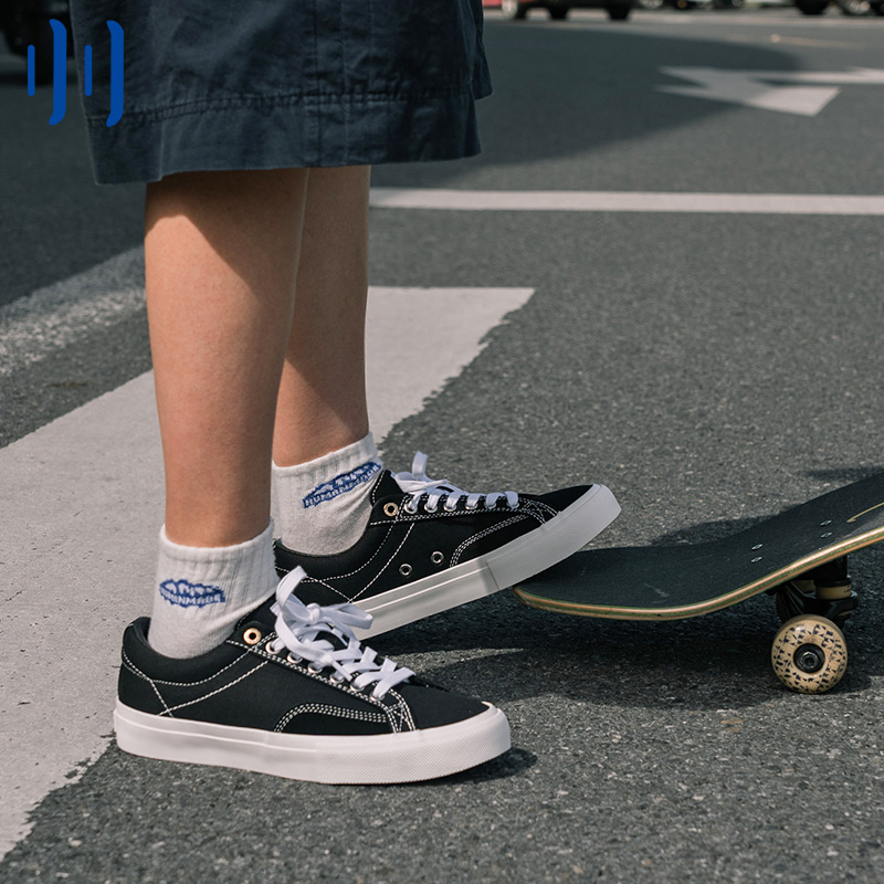 潮流板鞋穿着柔软舒适帆布街头