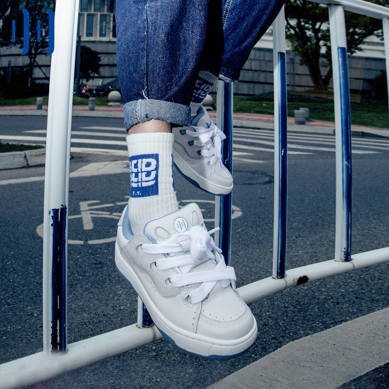 顽刻白蓝拼色头层皮情侣滑板鞋