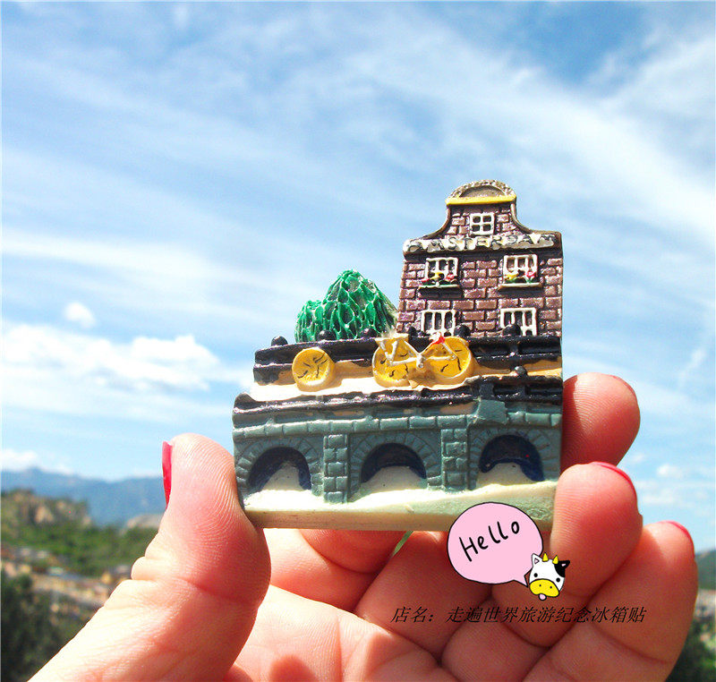 BUY FRIDGE MAGNETS LOCALLY IN THE NETHERLANDS FOR A SMALL HOUSE BY THE AMSTERDAM CANAL IN AMSTERDAM