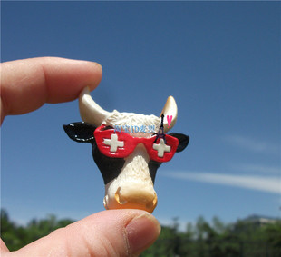 瑞士当地购买冰箱贴 SWITZERLAND 戴眼镜的小牛 超Q 瑞士国旗