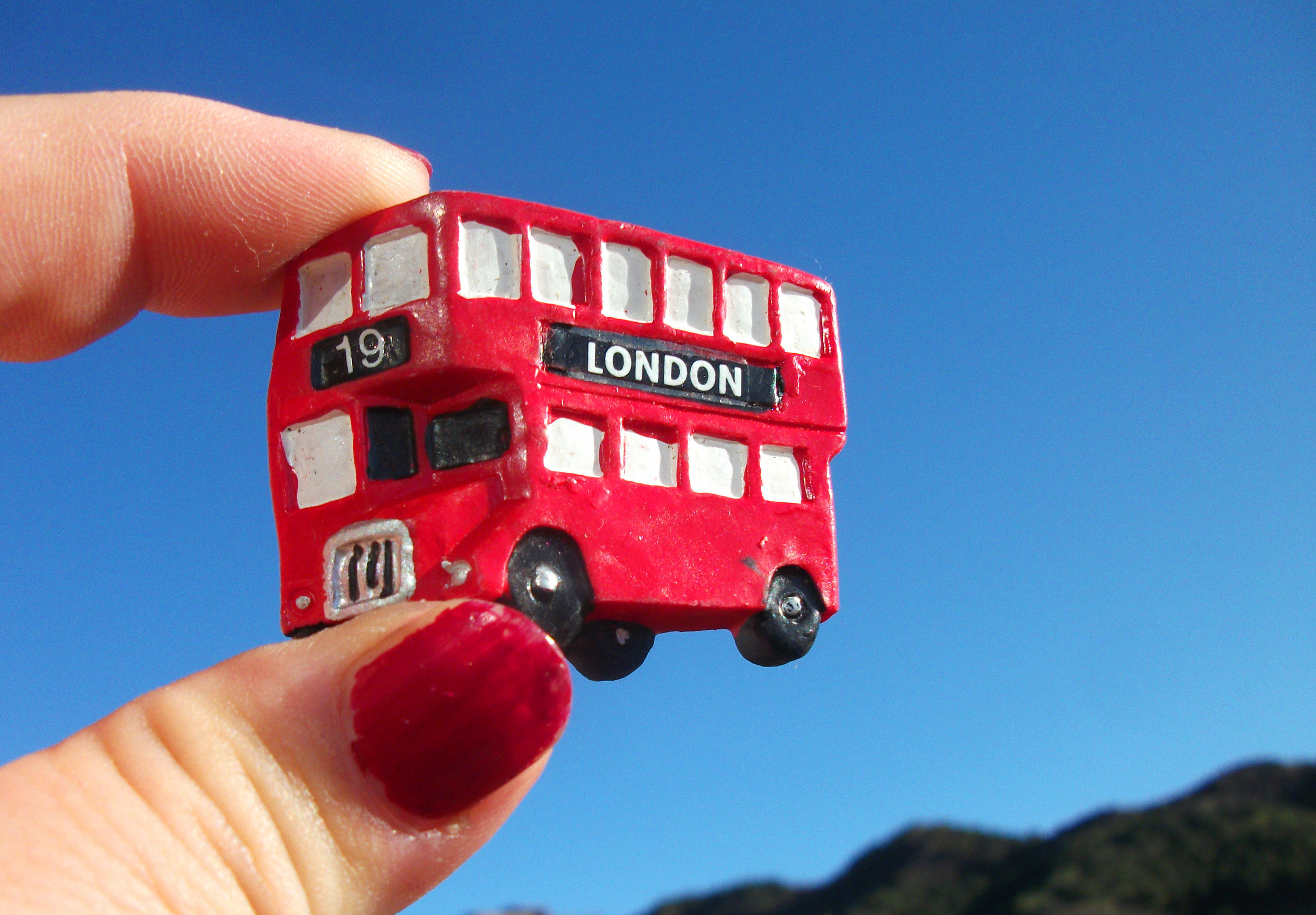 LONDON UK LOCAL FRIDGE MAGNETS BUSES BAGS PANORAMAS AND A VARIETY OF LONDON