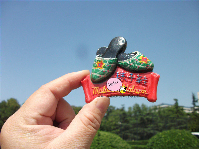 MALAYSIA LOCAL BUY FRIDGE MAGNET MALACCA PERANAKAN TRADITIONAL COSTUME BEADED SHOES MALAKA