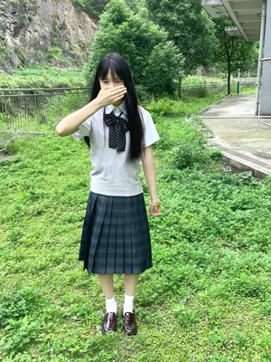 日系校供感海苔JK中裙夏季学院风宽松短袖衬衫叠穿浅灰背心裙套装