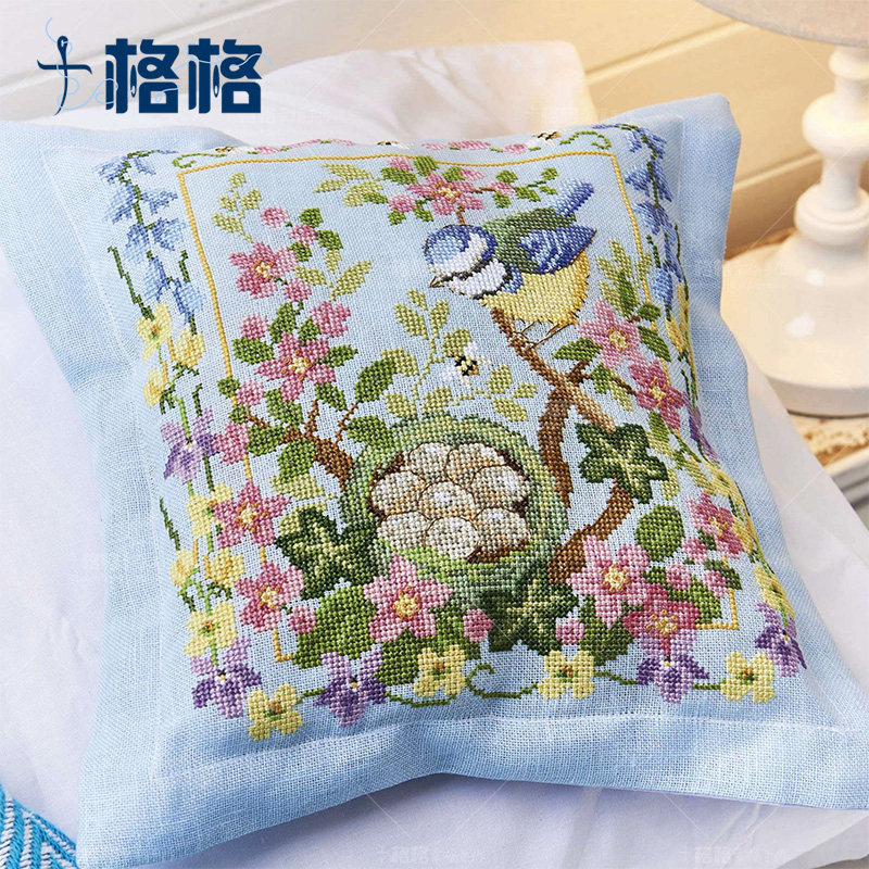 法国DMC十字绣套件 客厅 餐厅靠垫 新品 春日鸟窝 天蓝色扁边抱枕