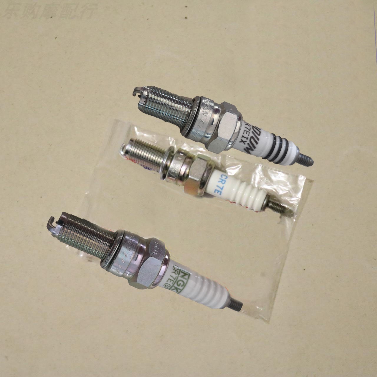 锋彩125T3A骏威火咀火花塞