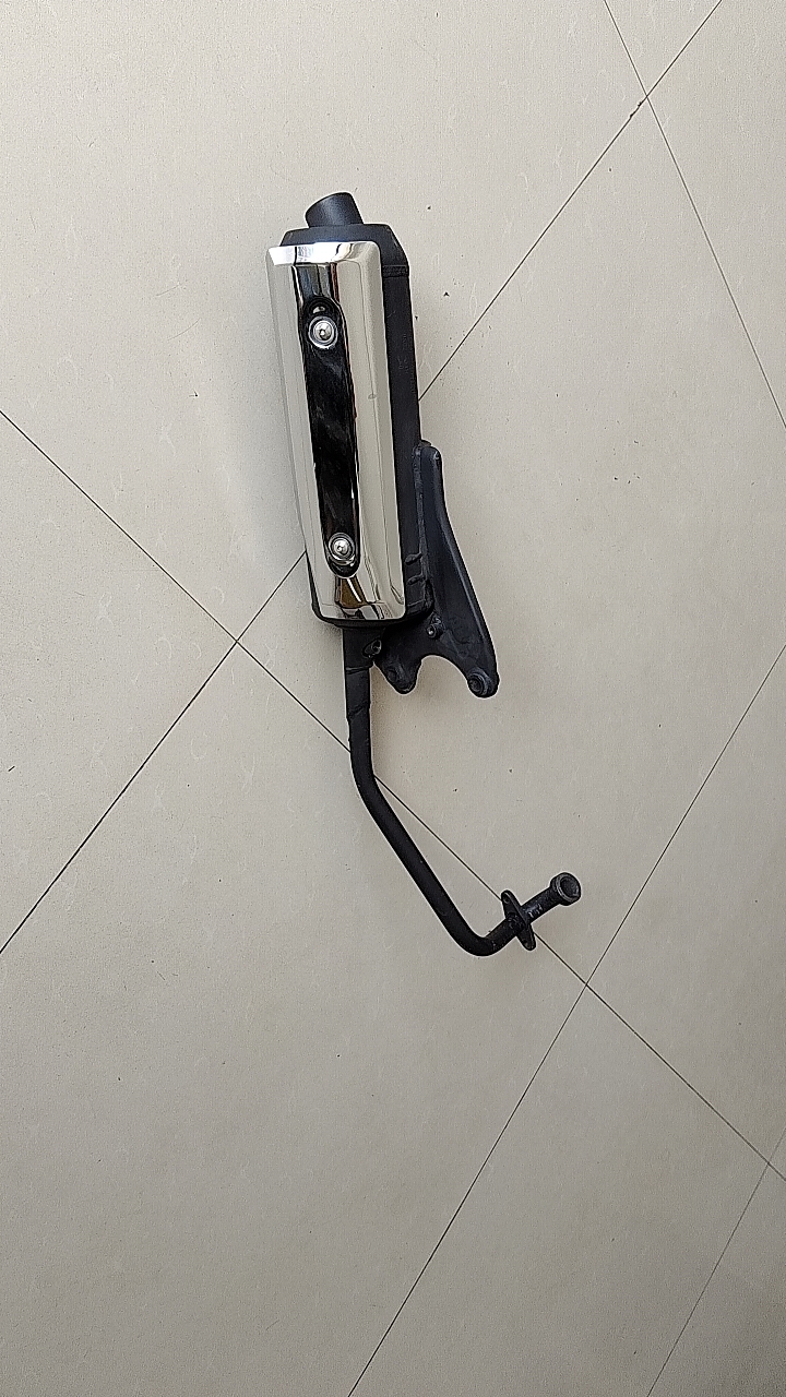 轻骑铃木摩托车锋彩排气管消音器