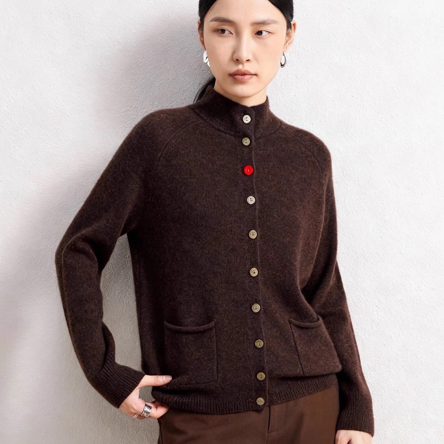 女士纯羊绒衫秋冬新款针织毛衣女款针织衫时尚保暖百搭圆领开衫