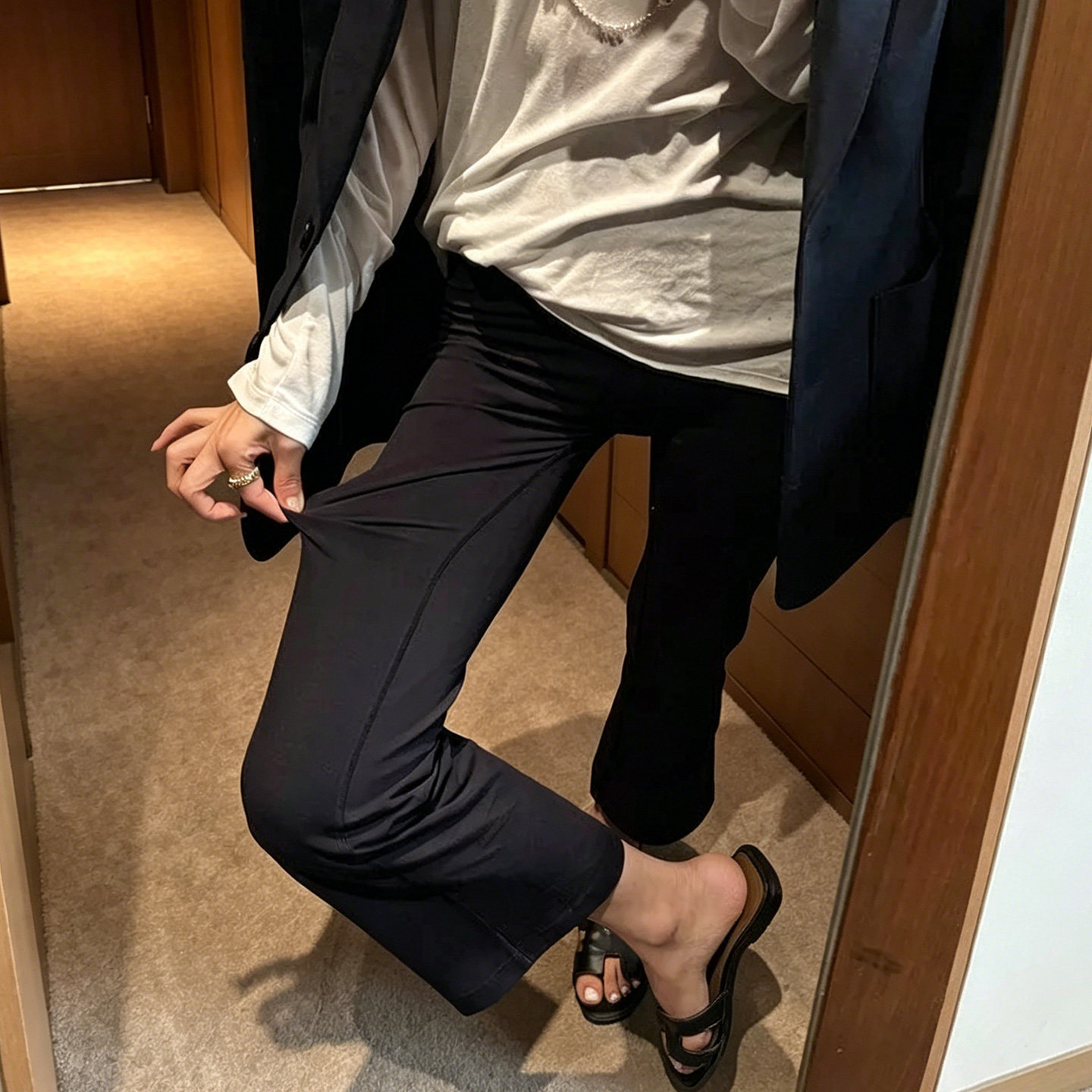 高腰提臀瑜伽长裤女夏季跑步健身裤2026新款修身微喇八分运动裤子