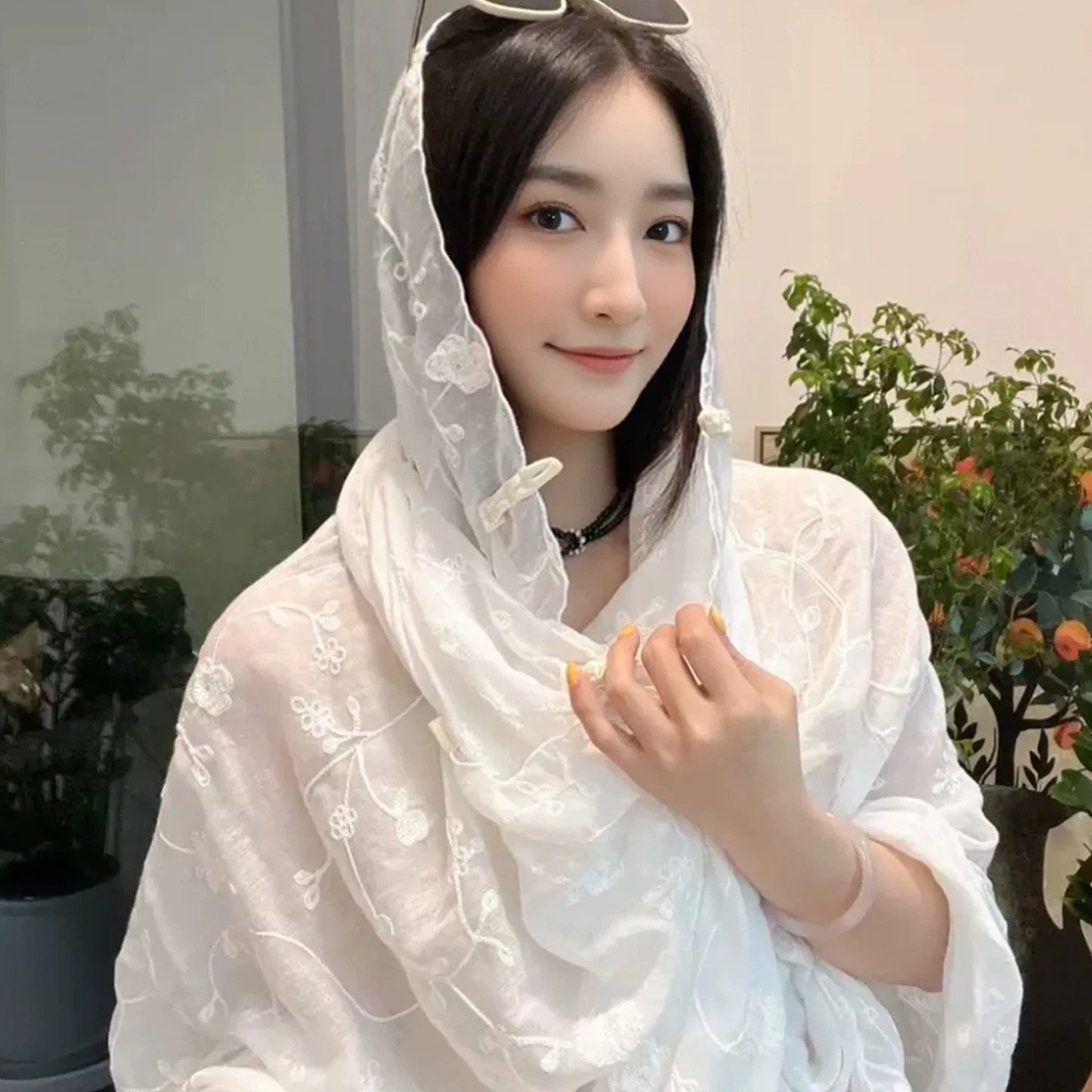 旅游盘扣防晒披肩女外搭时尚民族风新疆西藏海边秋季薄款纱巾丝巾