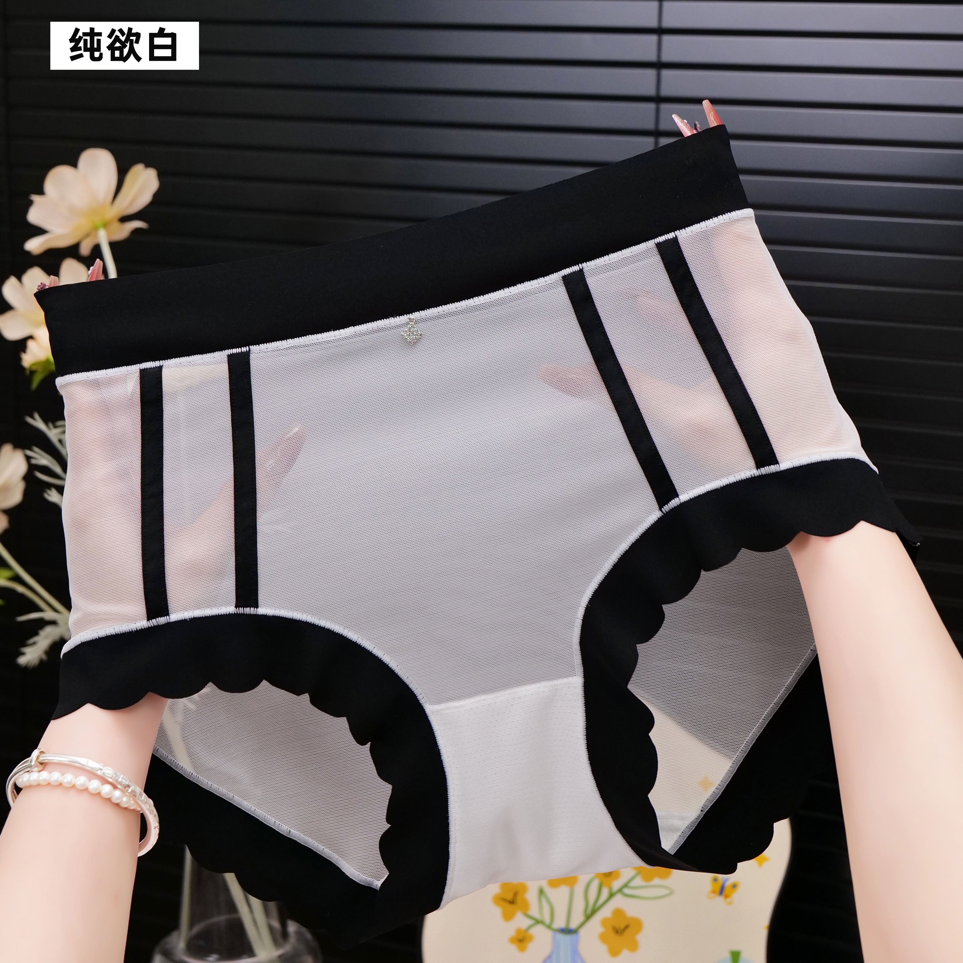 高品质性感蕾丝内裤女士2025新款中腰时尚薄款透明网纱无痕三角裤