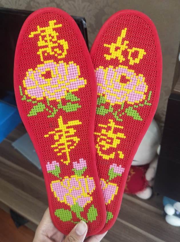 精美纯手工十字绣成品鞋垫婚嫁用品吸汗透气针孔鞋垫万事如意红底