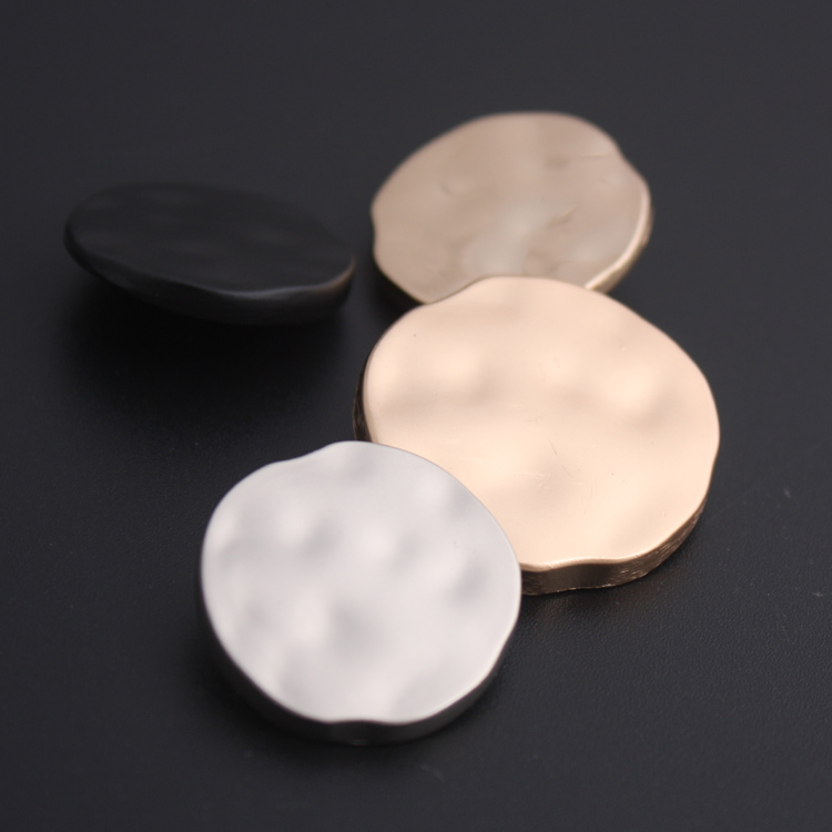 高档大衣纽扣波浪不规则女士