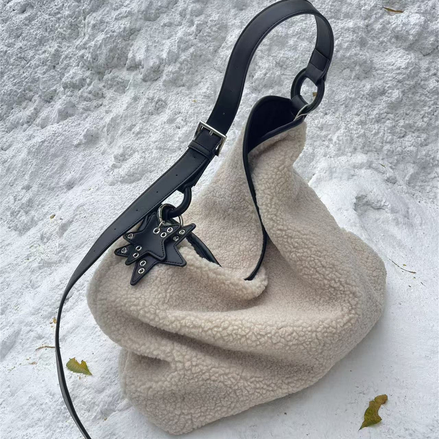 2025新款冬季羊羔毛托特包女设计单肩包大容量腋下包水桶包,箱包皮具/热销女包/男包,腋下包,淘宝优惠券,粉丝福利购,淘宝优惠卷