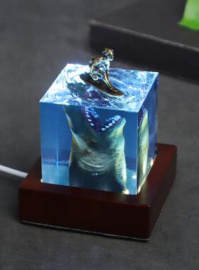 外贸海洋鲨鱼冲浪员微景观夜灯摆件手工制作水晶滴胶树脂工艺品潮