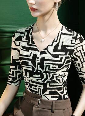 季领恤女五分袖印秋花修身内搭202早新款蕾夏丝中袖打25368底衫半