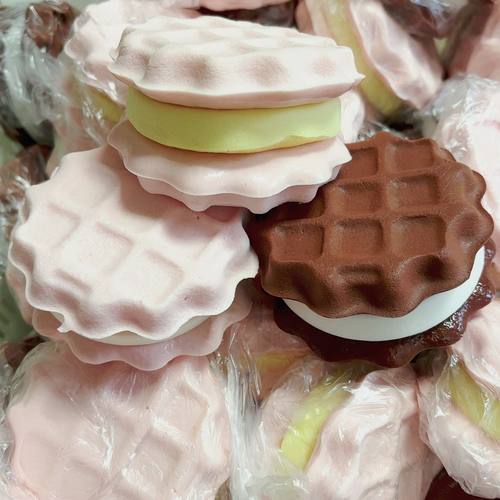 湿软手感软慢粘仿真华夫饼干慢回弹捏捏乐解减压模型道具一件