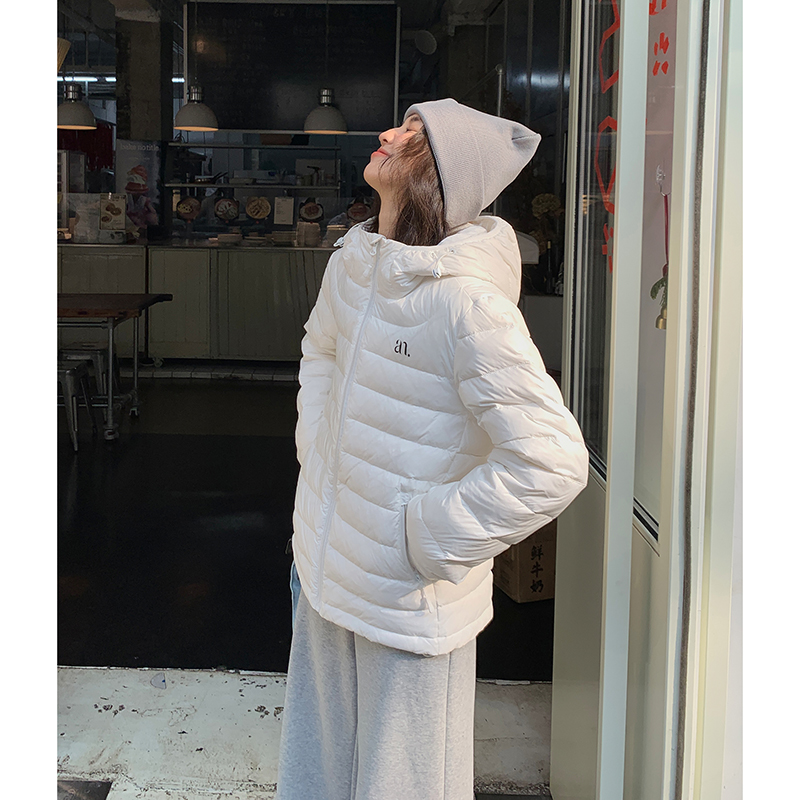 轻薄排骨羽绒服女冬季2025新款短款白鸭绒连帽修身小个子保暖外套