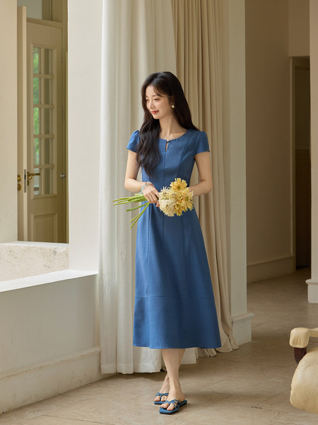 Woman wearing a blue midi dress indoors