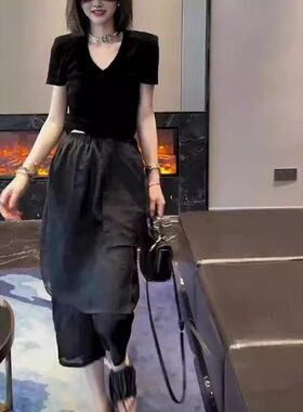 24133大爱美依缘2025夏季新V领短袖修身显瘦T恤不规则纱裙裤子女