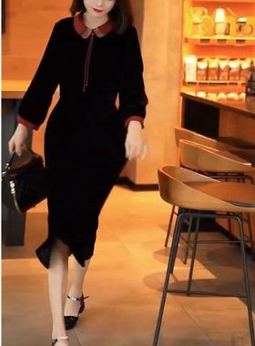 22820大爱美依缘2024秋冬新款时尚丝绒连衣裙拼色娃娃领洋气女裙