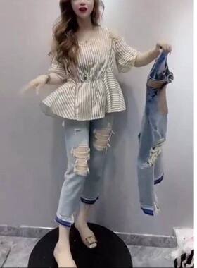 23508大爱美依缘2024夏季新款时尚漏肩条纹上衣洋气破洞牛仔裤女