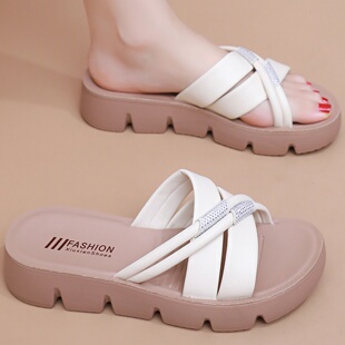 夏季新款女士拖鞋配裙子外穿软底百搭韩版时尚不累脚妈妈拖鞋女鞋