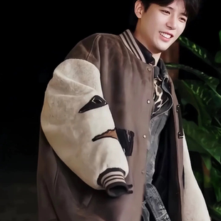 王安宇同款徽章图案夹克棒球服外套男女款美式复古重工刺绣棉服冬