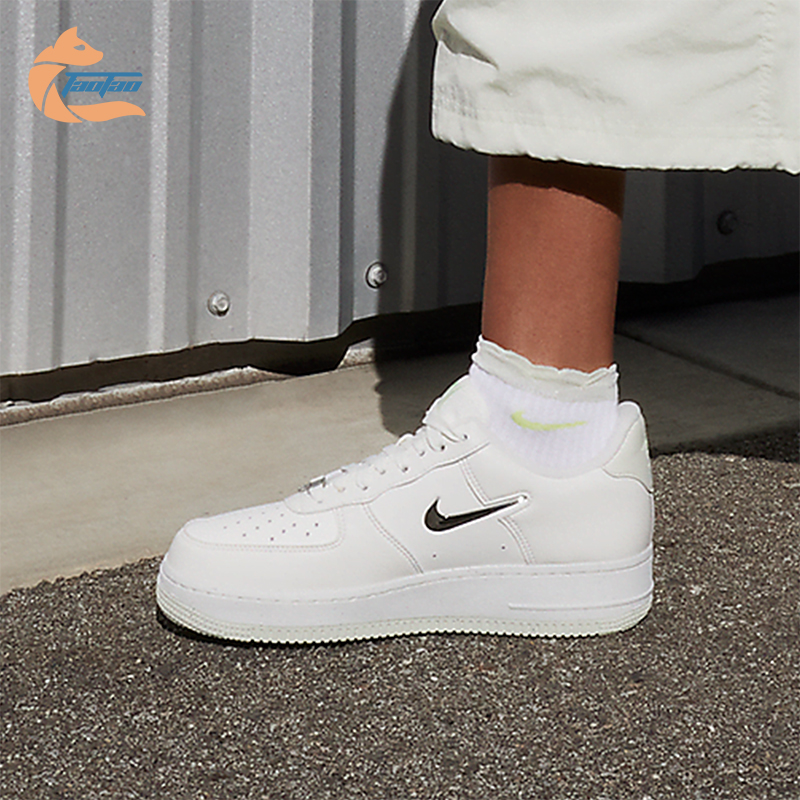 Nike/耐克女士耐磨低帮运动鞋
