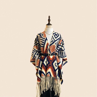 塞里木湖旅游开叉披肩女秋冬季加厚超大外套空调房御寒披风男毛毯