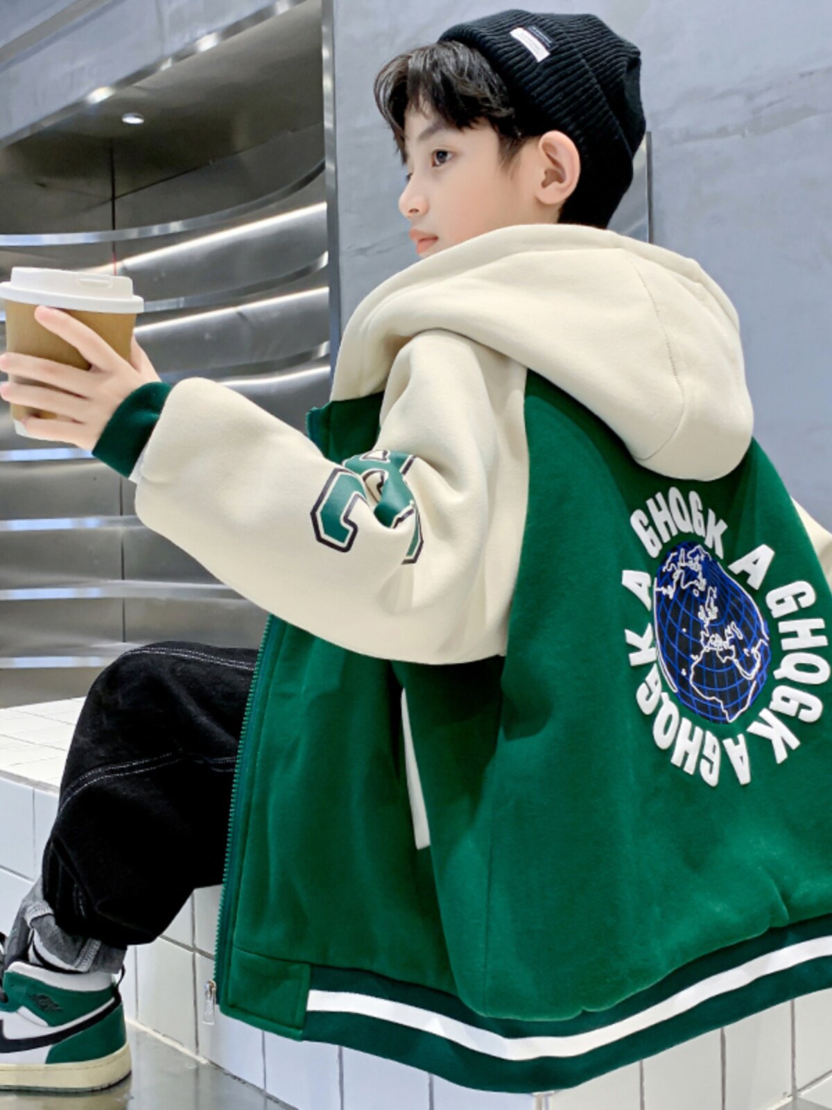 소년 재킷 봄 가을 겨울 2024 큰 어린이를위한 새로운 어린이 후드 야구 유니폼 두꺼운 면화 따뜻한 옷