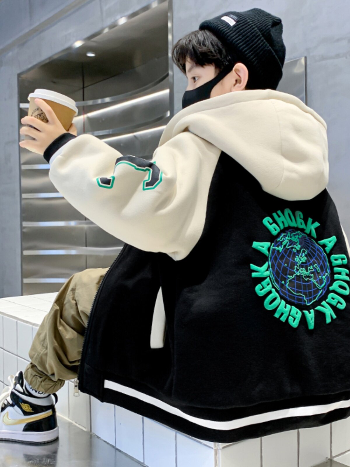 소년 재킷 봄 가을 겨울 2024 큰 어린이를위한 새로운 어린이 후드 야구 유니폼 두꺼운 면화 따뜻한 옷