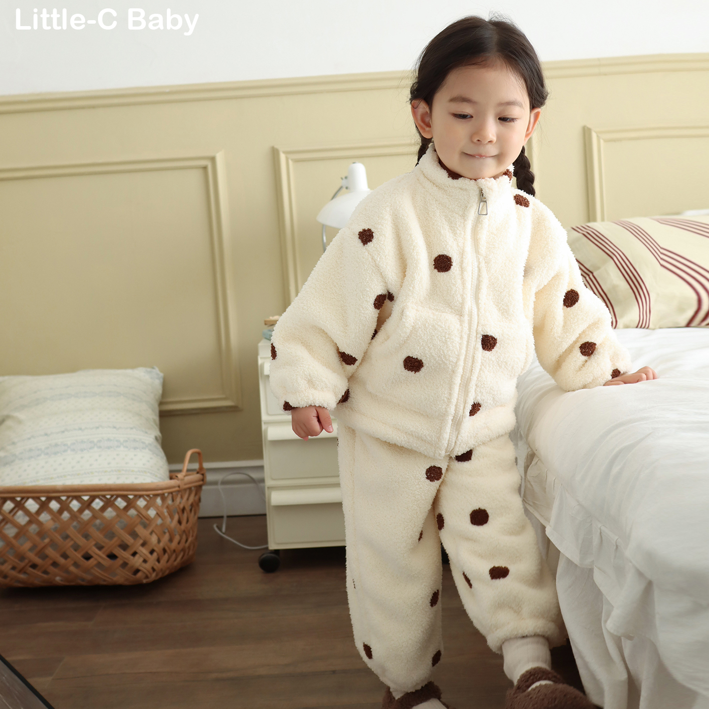 软fufu！韩国女童2025秋冬新款法兰绒波点家居服睡衣套装保暖亲肤