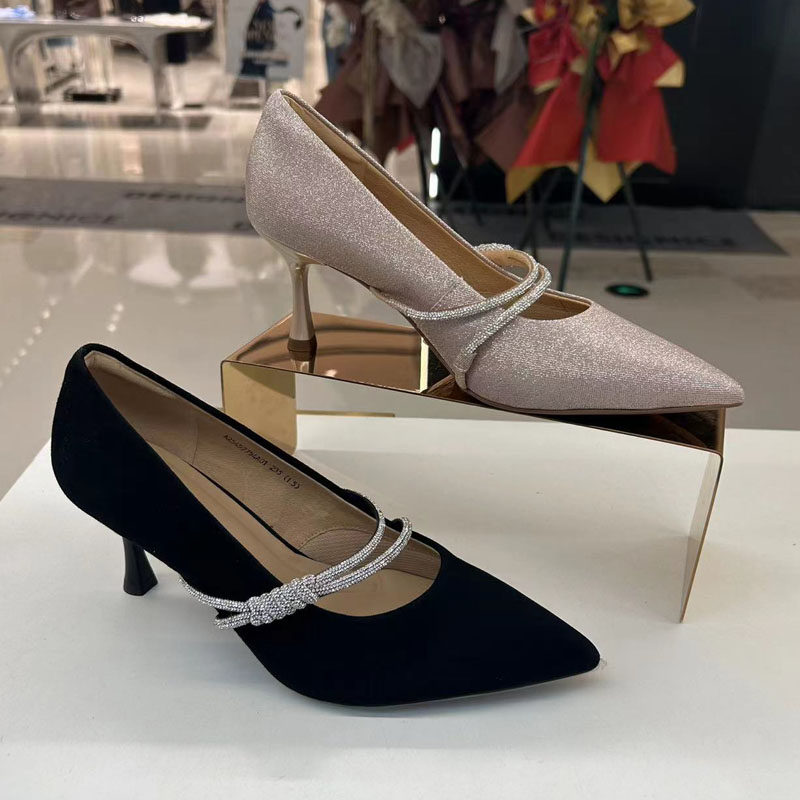 C.BANNER千百度2025秋正品浅口尖头细跟水钻宴会女单鞋A25457754