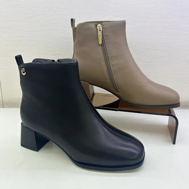 C.BANNER千百度2025冬款专柜正品方头粗跟简约通勤短靴A25698181