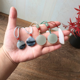 天然正品和田玉吊坠女款山水青花小圆牌子挂件随形天珠青白玉项坠