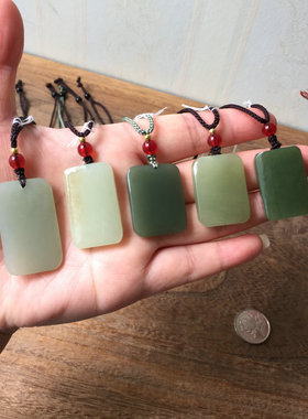 天然新疆且末料和田玉平安无事牌