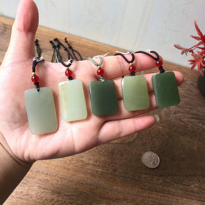 天然新疆且末料和田玉平安无事牌