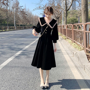 法式赫本风娃娃领黑色金丝绒连衣裙女2023新款早秋收腰显瘦a字裙
