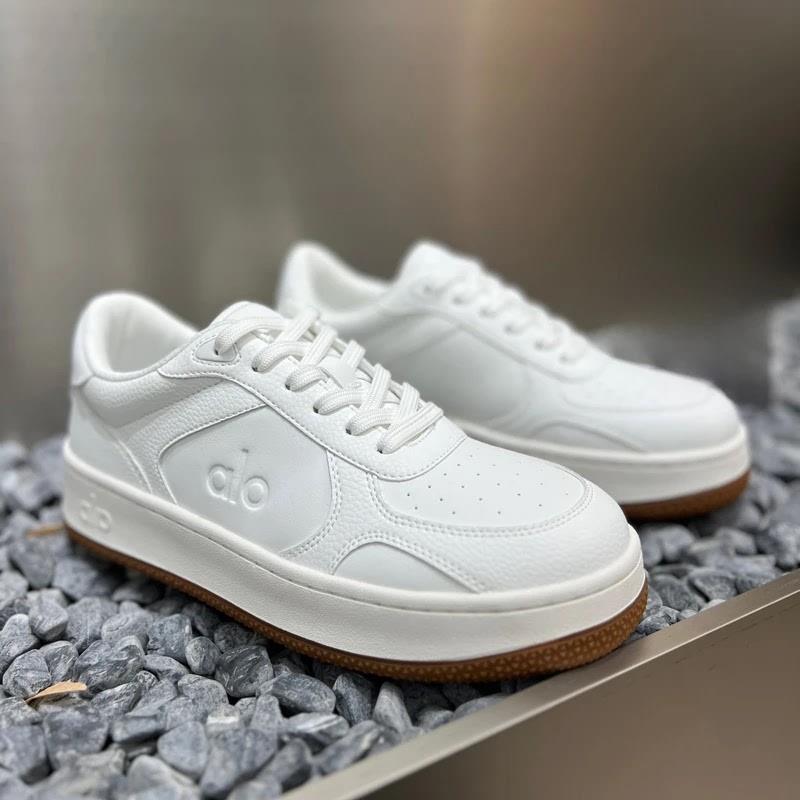 小白鞋男鞋秋冬季小众百搭设计感原创休闲鞋男士软底轻便增高板鞋