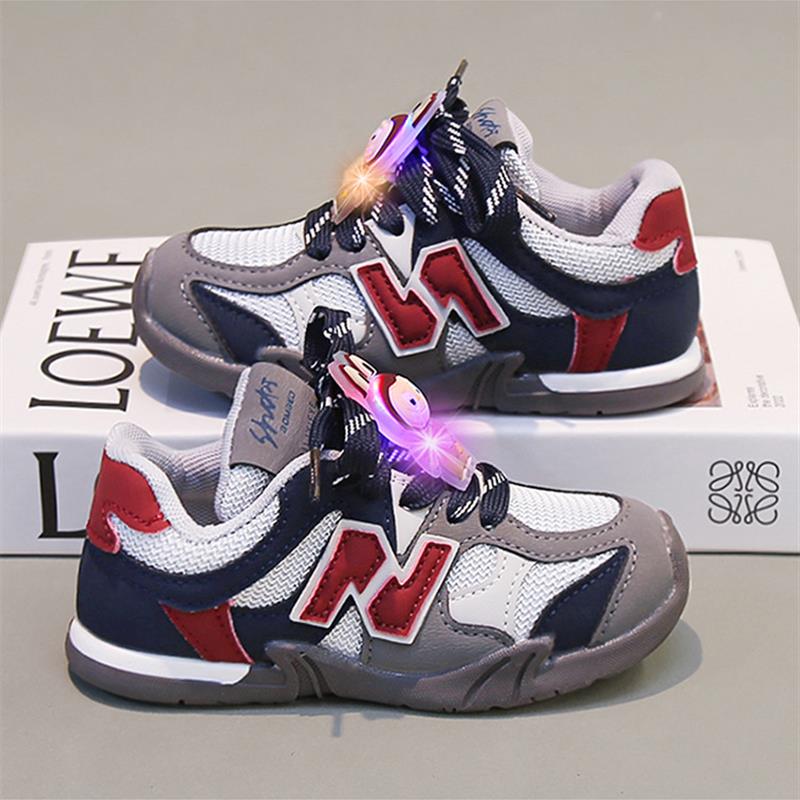 童鞋男童德训鞋秋季2025新款儿童软底跑步运动鞋男孩发光亮灯潮酷
