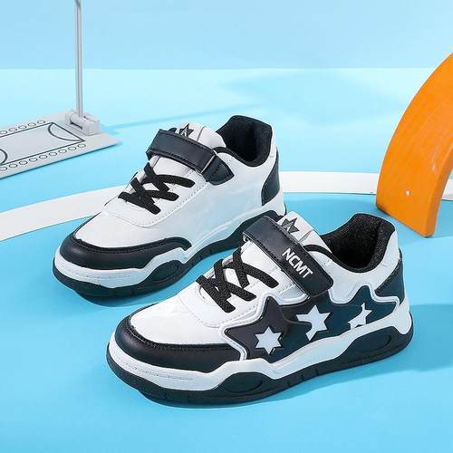 男童鞋子春款2025新款皮面防水儿童运动鞋中大童软底男孩百搭板鞋
