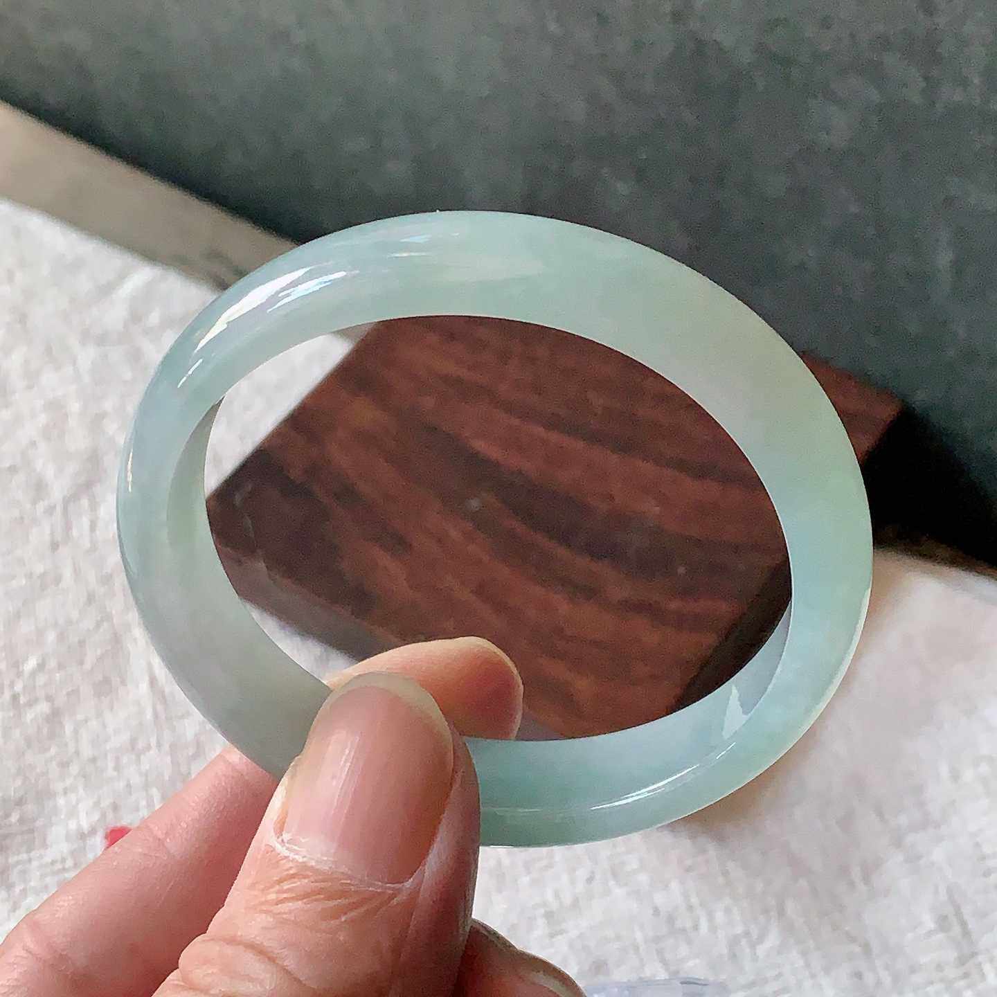天然翡翠A货冰种浅绿手镯