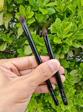 艾诺琪奥莉合作款3.0象牙塔小号眼影刷松鼠毛微瑕疵款